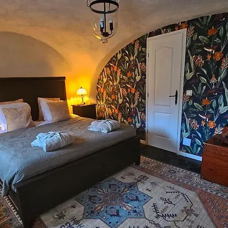 Chalet Exceptional Stone Mountain House