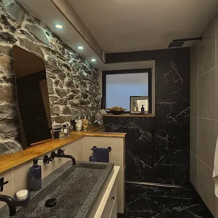 Chalet Exceptional Stone Mountain House